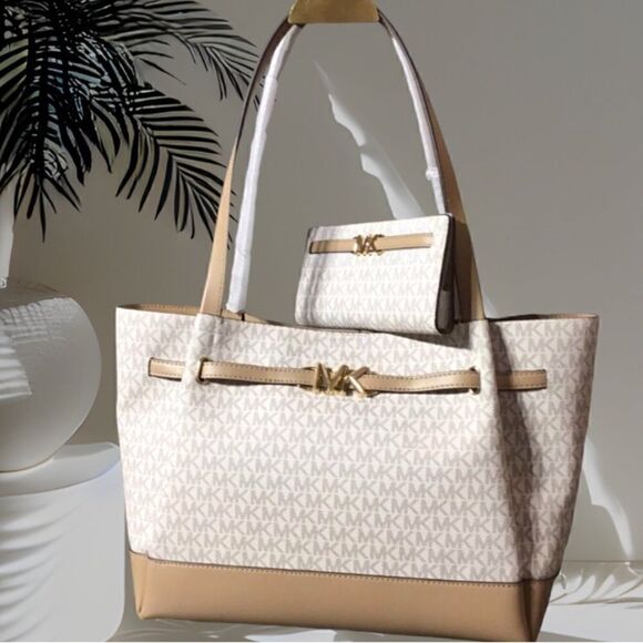 MICHAEL KORS SIGNATURE LAPTOP TOTE COLOR BLOCK AND WALLET SET - Picture 2 of 11